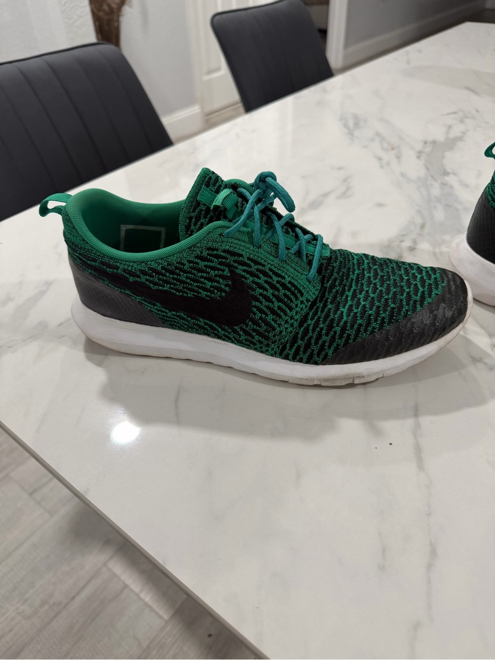 Nike Men’s Green and Black Athletic Running Shoe